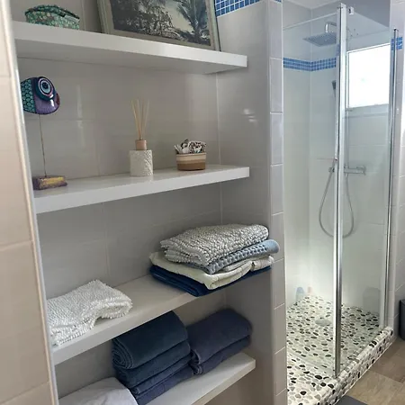 Le Paradis Nyaraló *